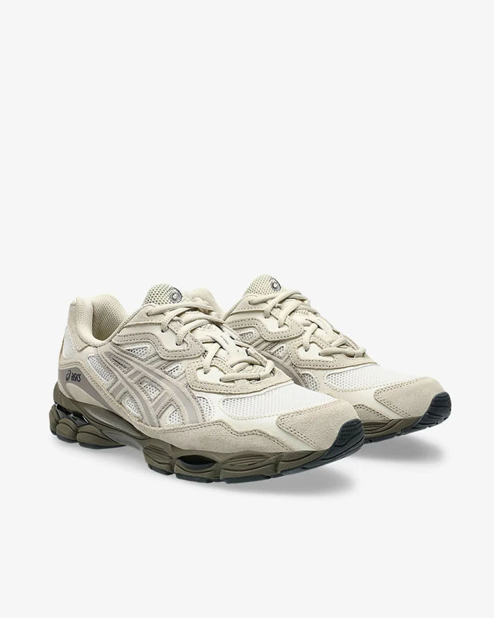 ASICS 1203A383105